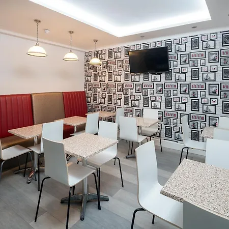 Oyo Bakers Hotel London Victoria-3