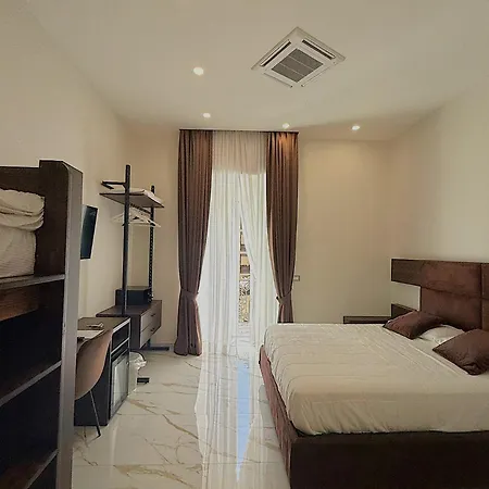 Auroom-3