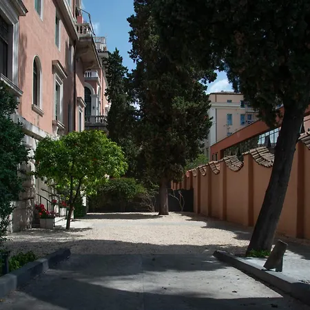 Domus Giulio Guest House-2