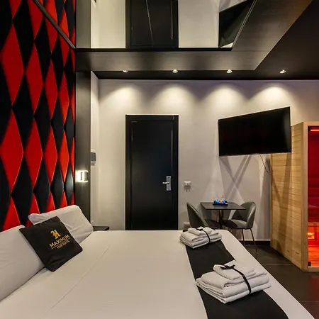 Maximum Hub Suite&Spa-3