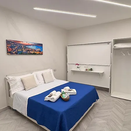 Max Fox Suite-2