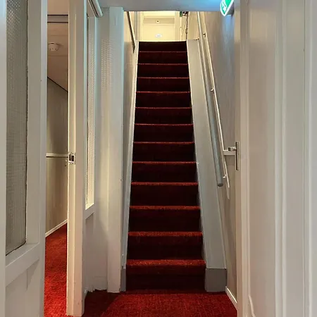 Facade Hotel Amsterdam-2