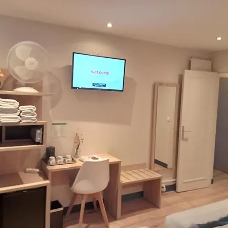 Hotel Modern Est-2