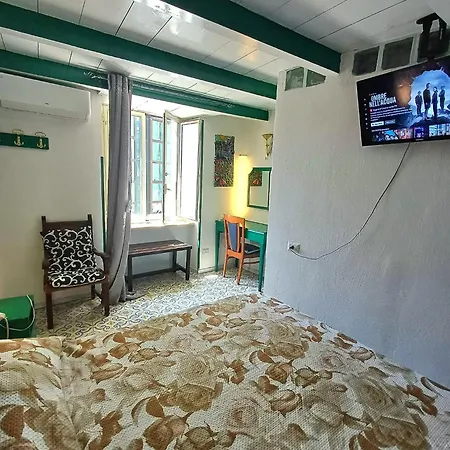 Goldencube Guest House-3