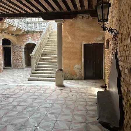 Bed&Breakfast Querini San Marco-3