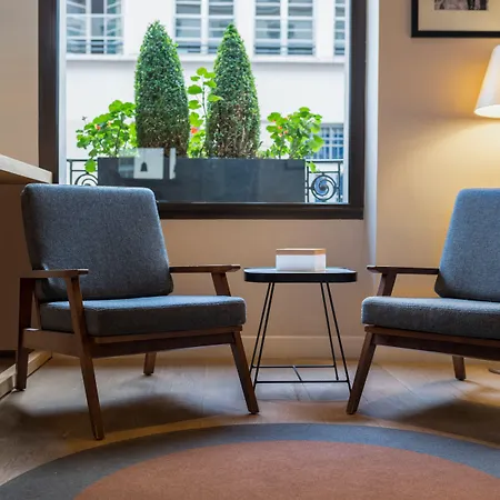 Hotel Jardin De Cluny-3