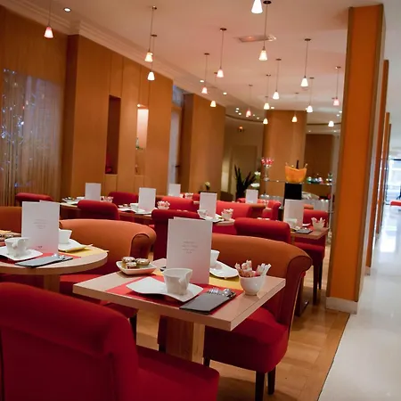 Westside Arc De Triomphe Hotel-2
