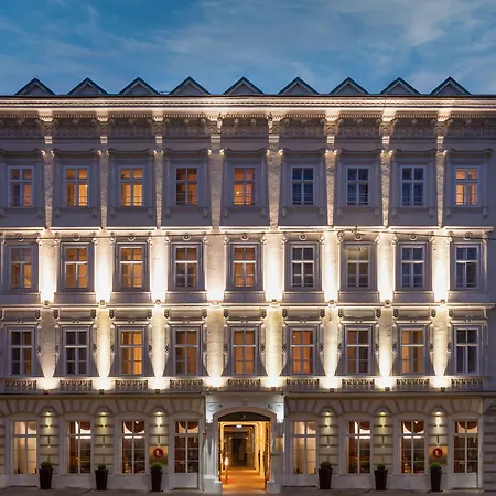 The Levante Rathaus Apartments-3