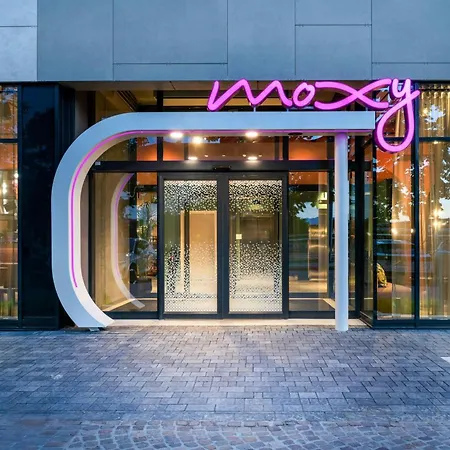 Moxy Verona-2