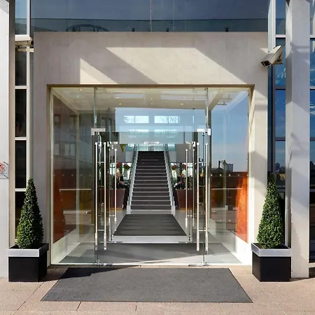 Canary Riverside Plaza Hotel-3