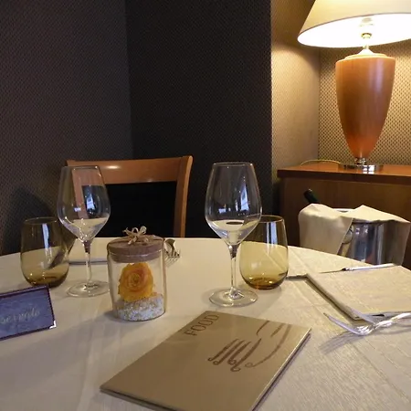 Ramada By Wyndham Naples-3