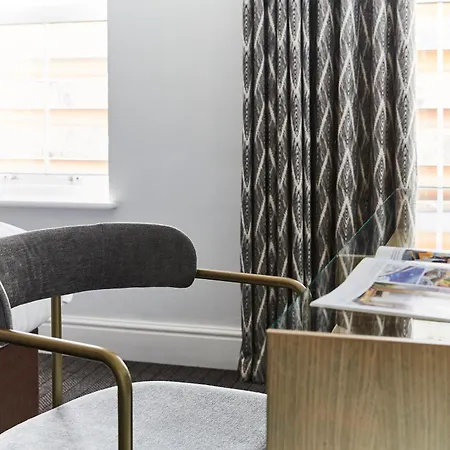 The Lodge Hotel - Putney-3