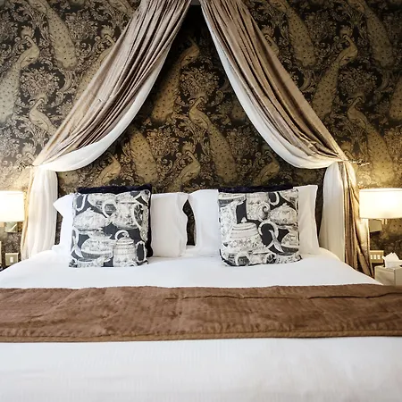 The Mad Hatter Hotel-2