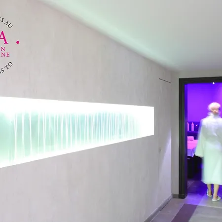 Hotel Du Petit Moulin, Haute Couture Hotel By Lacroix-2