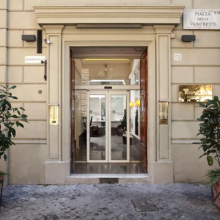 Trianon Borgo Pio Aparthotel-3