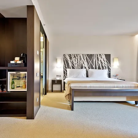 Ramada Plaza By Wyndham Bucharest Convention Center-2