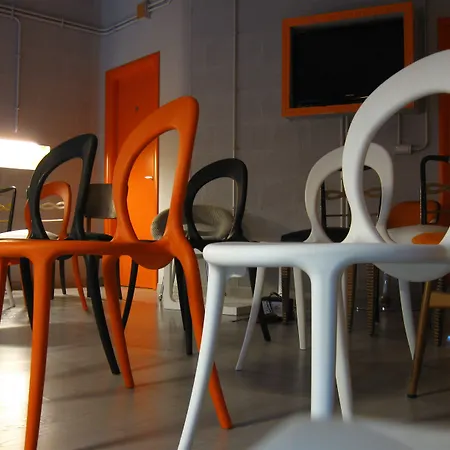 Orange Hotel-2