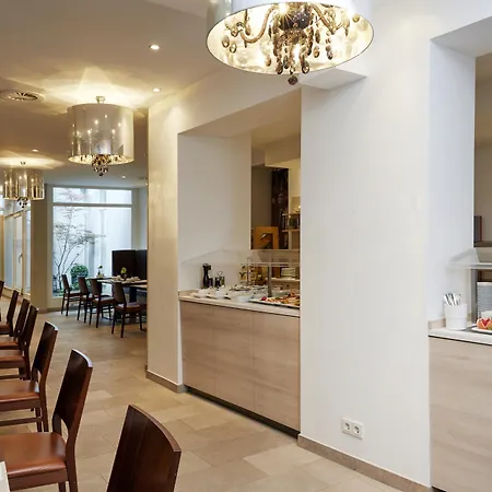 H+ Hotel Muenchen-3