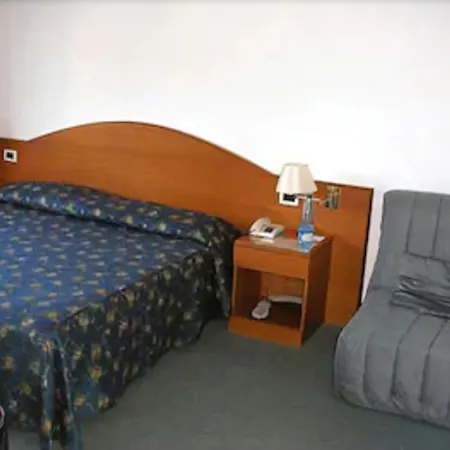 Hotel Italia-2