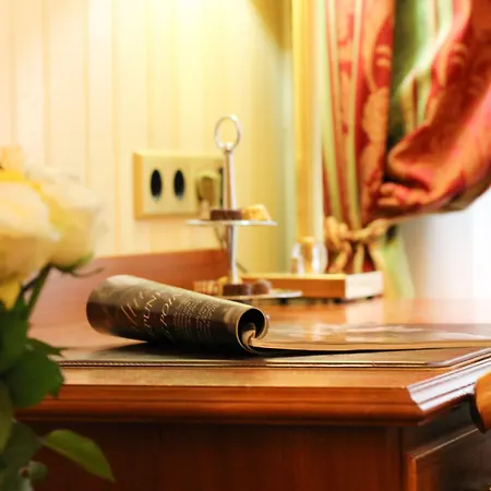 Pension Opera Suites I Self Check In I Ac In All Rooms-2