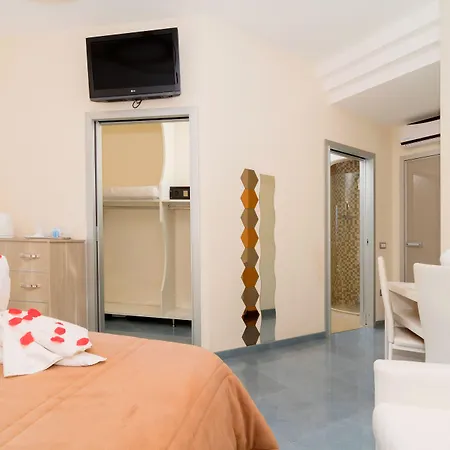 Guest House Emily Suites Sorrento-3