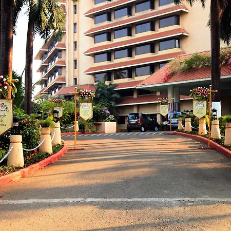 The Retreat Hotel & Convention Centre-2
