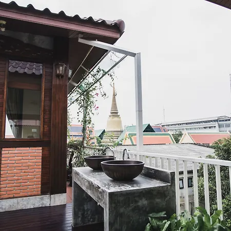Feung Nakorn Balcony Rooms And Cafe-2