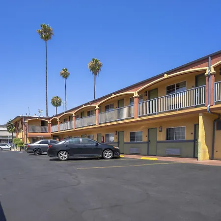 Economy Inn Hollywood-3