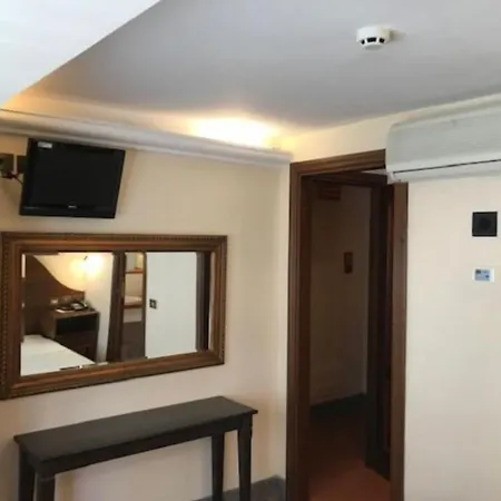Hotel Okapi-3