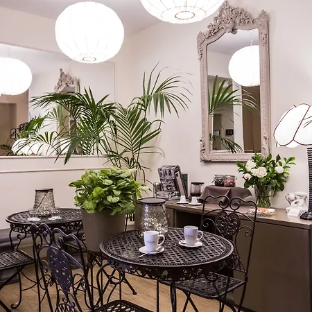 Chic&Town Luxury Rooms Piazza di Spagna-2