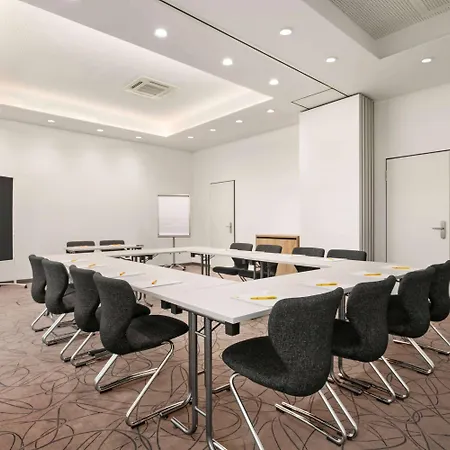 Super 8 By Wyndham Munich City North-3