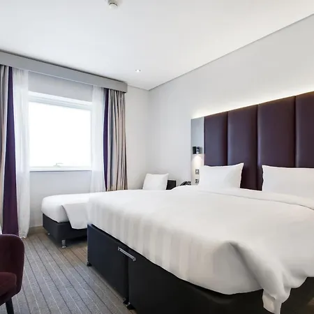 Premier Inn Dubai International Airport - An Emirates Group Company-2