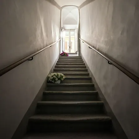 Canova Rooms In Spanish Steps-2