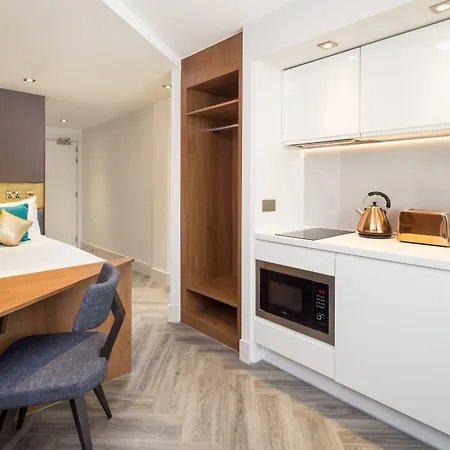 Roomzzz London Stratford-3