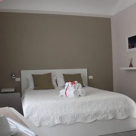 Triscele Glamour Rooms-3