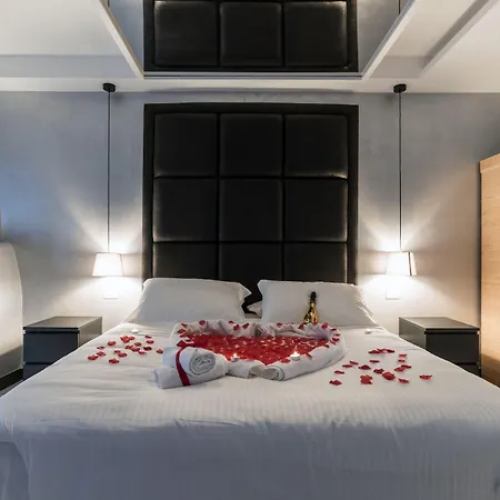Comola Luxury Suite-2