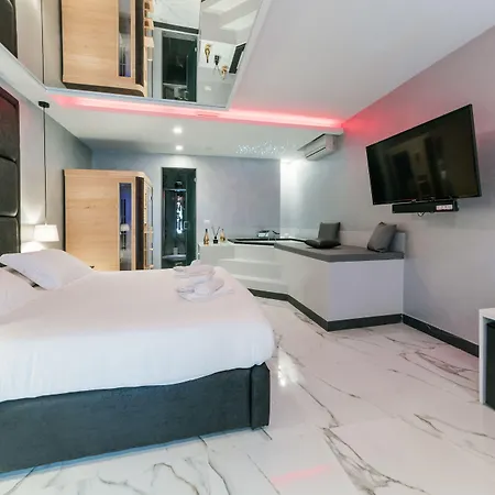 Comola Luxury Suite-3