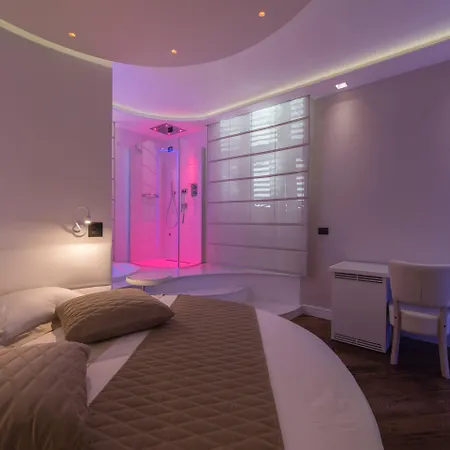 Lux Suites In Roma-2