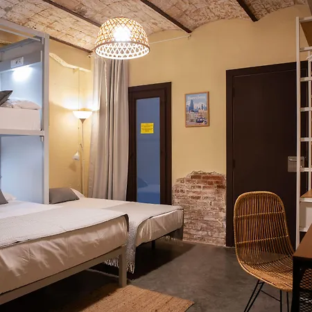 The Loft Hostel Barcelona La Pedrera-3