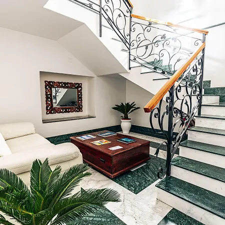 Giulio Cesare 14, Residence-3