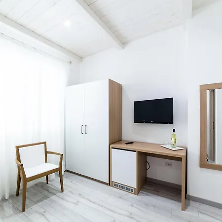 La Promenade Rooms & Suites-2