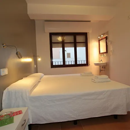 Hostal Ripoll Ibiza-3