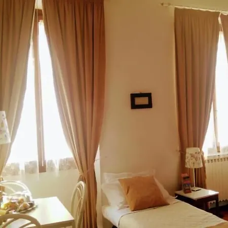 Lucretia House-2