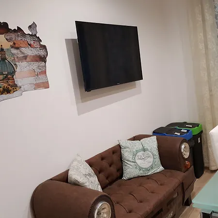 Pisky'S Guest House-2