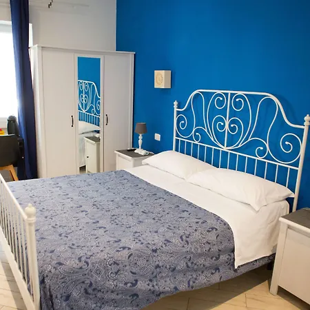 Lanzies Guesthouse-2