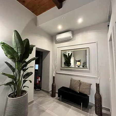 Soha Piazza Di Spagna Boutique-3