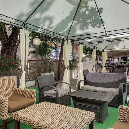 Hotel Aiglon-2