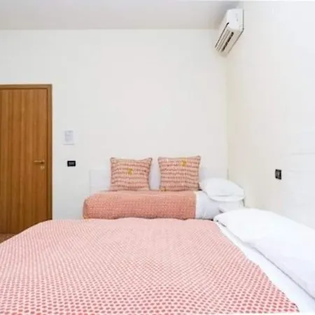 Lia Rooms 3-3