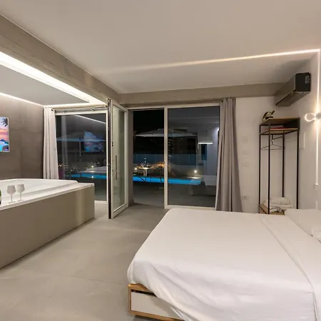Tropicana Suite - Adults Only-3