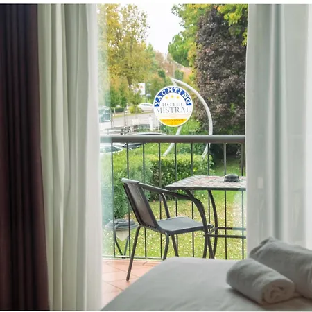 Yachting Hotel Mistral-3